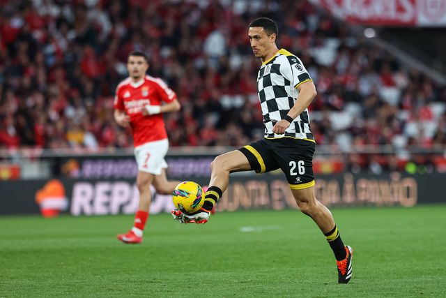 Experiente defesa-central sul-americano prepara-se para trocar o Boavista pelo Vitória de Guimarães