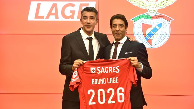 Bruno Lage e Rui Costa no momento da apresentação do treinador como sucessor de Roger Schmidt