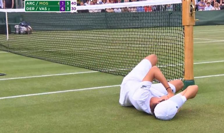 Wimbledon: foi atingido na nuca por colega e teve de abandonar