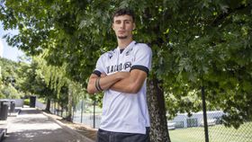 Mercado Vitória de Guimarães: jovem lateral-direito apresentado