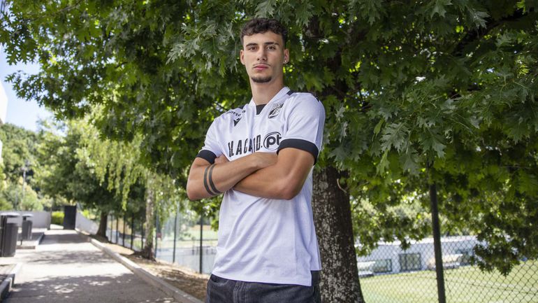 Mercado Vitória de Guimarães: jovem lateral-direito apresentado