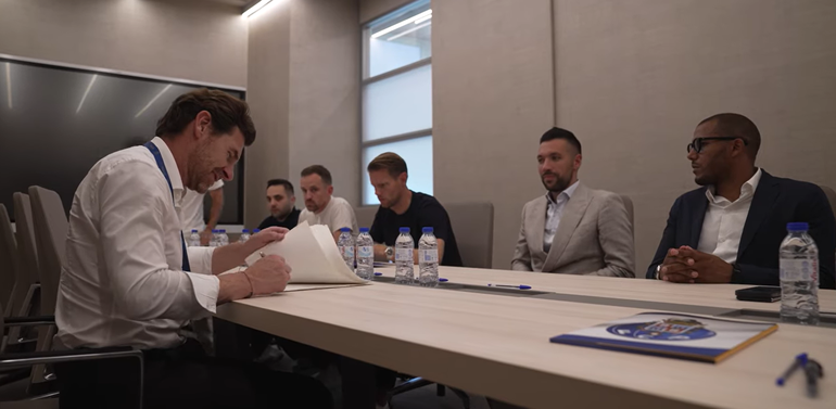 Muitos sorrisos e um pormenor: os bastidores da chegada de Farioli ao FC Porto