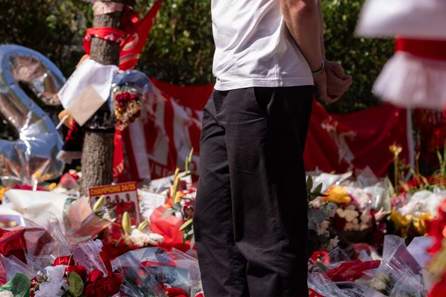 Robertson homenageia «MacJota» em Anfield com gesto emocionante