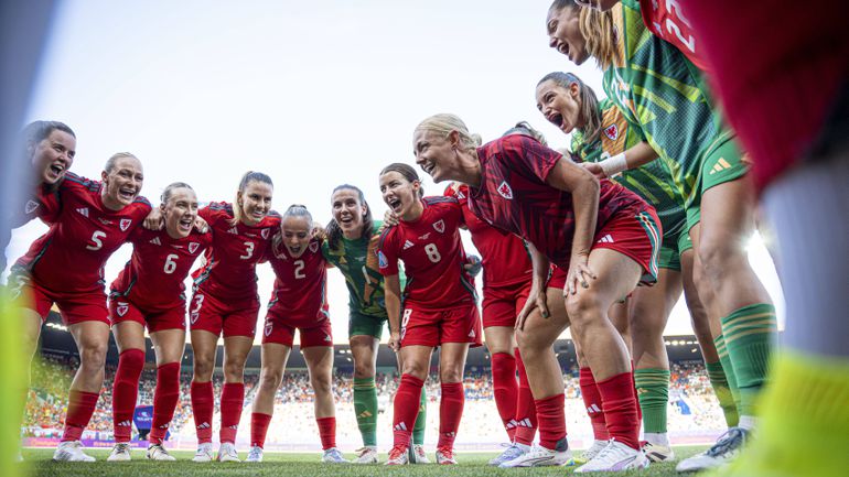 Autocarro da seleção feminina do País de Gales teve acidente