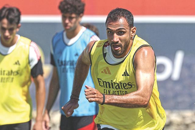 Pavlidis marcou dois golos na vitória do Benfica sobre o Estrela da Amadora, num particular no Seixal — Foto: SL Benfica