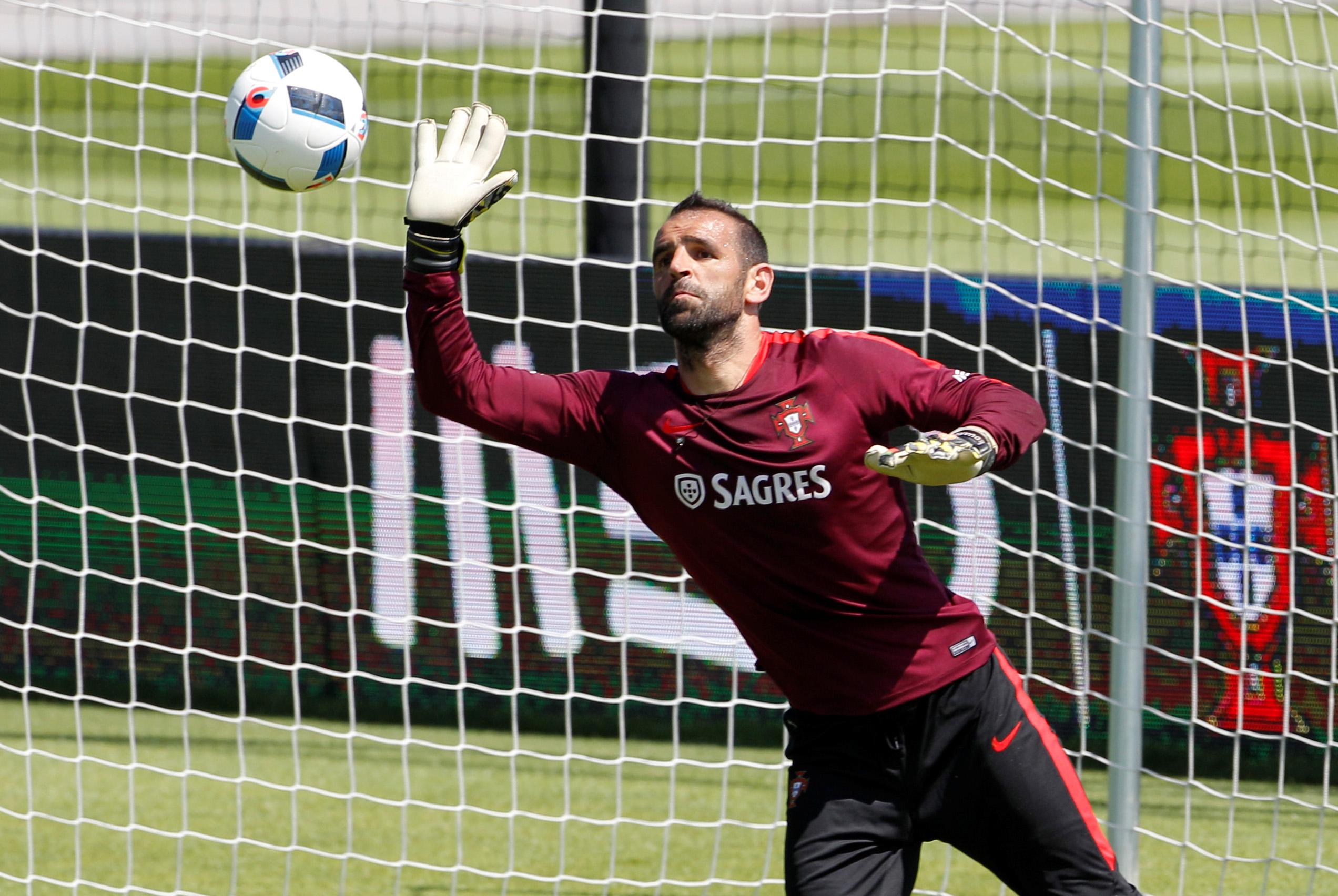EDUARDO: terceiro guarda-redes da Seleção no Euro 2016, não fez qualquer jogo, tal como na edição de 2012 (foto: Miguel Nunes)