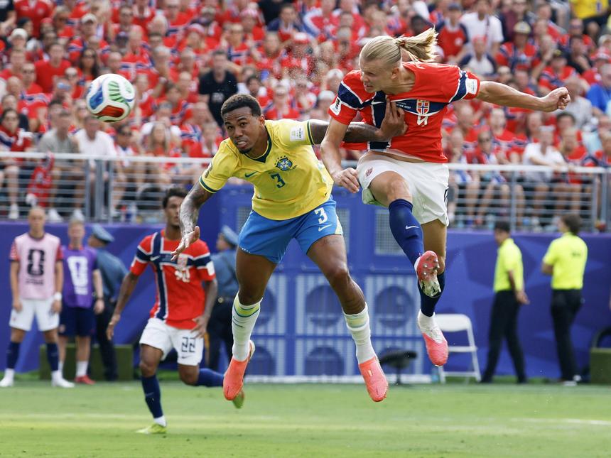 Erlind Haaland poderoso nas alturas no momento do primeiro golo frente ao Brasil - Foto: IMAGO
