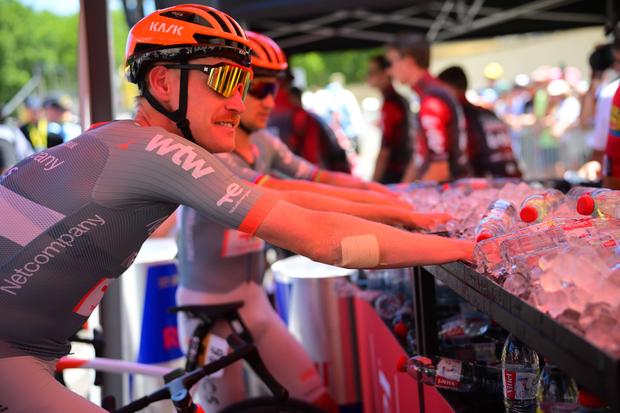 A INEOS coloca os antebraços em água gelada no final de cada tirada do Tour. IMAGO