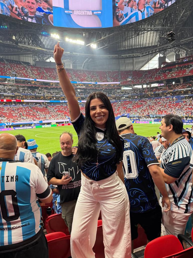 Valentina Cervantes no apoio a Enzo, em Atlanta - Instagram/ValuCervantes
