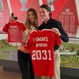 Ainda não nasceu, mas filho de Kaminski já tem camisola do Benfica (fotos)