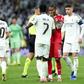 O momento em que Sidny pede a camisola a Vinícius Jr. - Foto: IMAGO