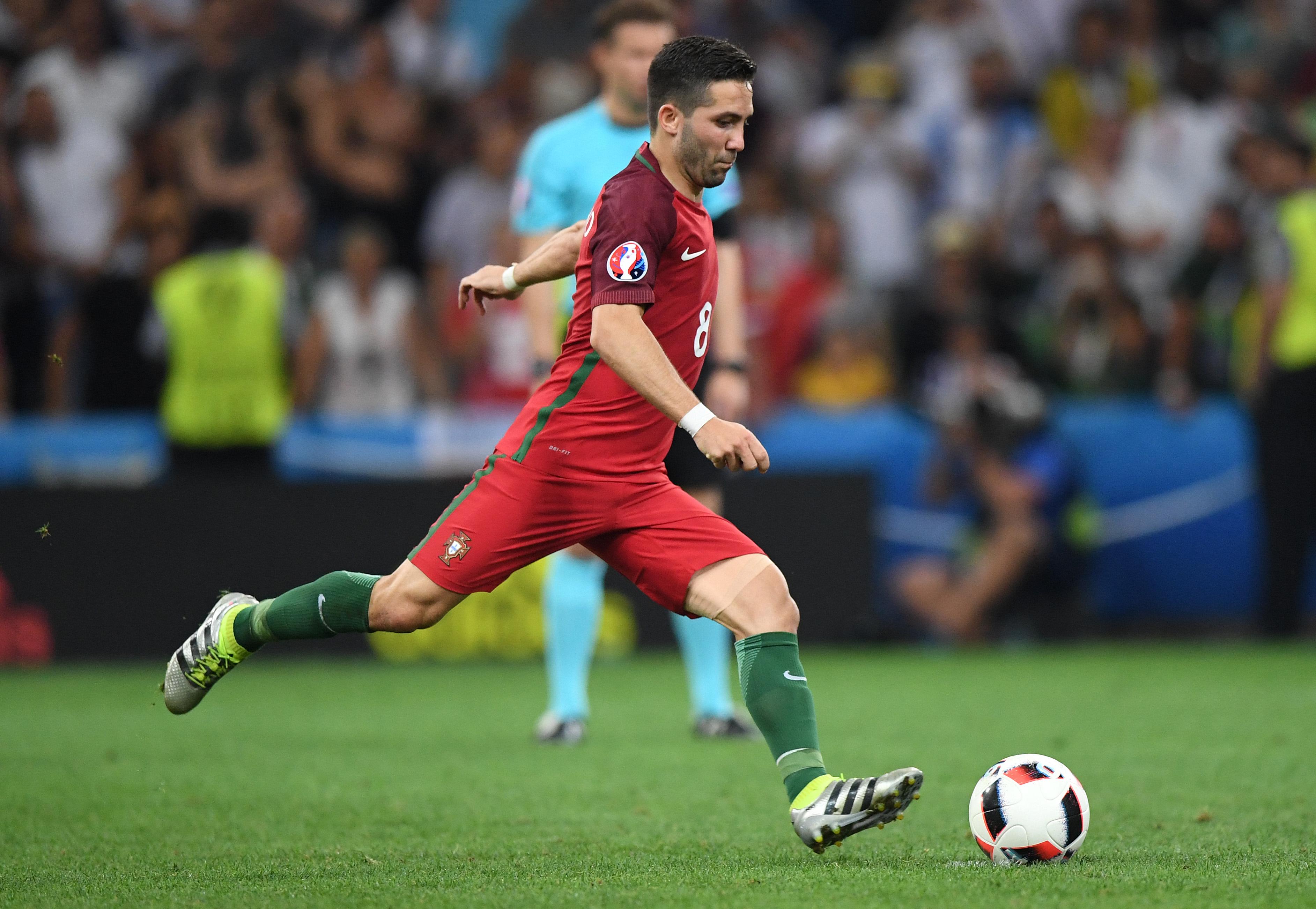 JOÃO MOUTINHO: começou como titular, perdeu esse estatuto na fase a eliminar, mas foi dele o passe para Éder (foto: Miguel Nunes)