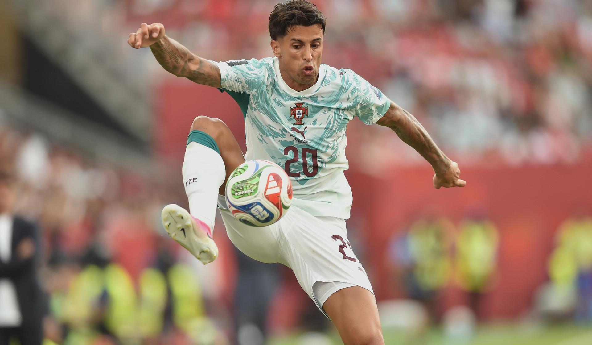 5,6 - João Cancelo jogou 313 minuto em 5 jogos - RD Congo (6), Uzbequistão (7), Colômbia (5), Croácia (5) e Espanha (5) - Foto: Imago