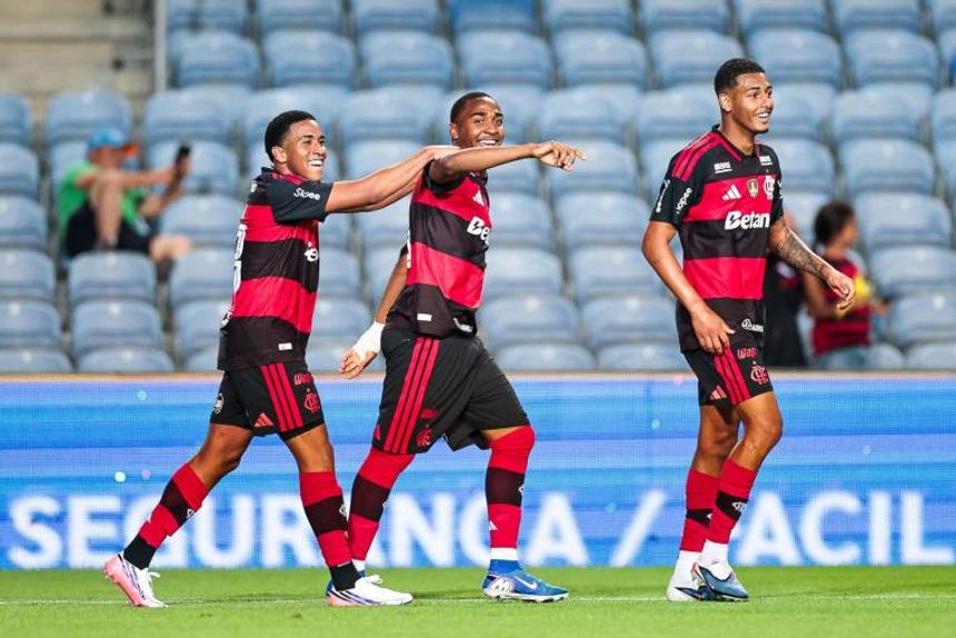 Vitória do Flamengo no Estádio Algarve