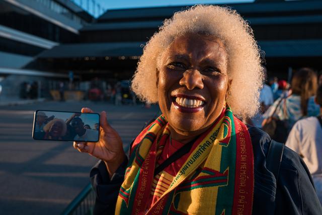 Sara Francisco na chegada da Seleção a Lisboa depois de eliminação do Mundial 2026 - foto: A BOLA