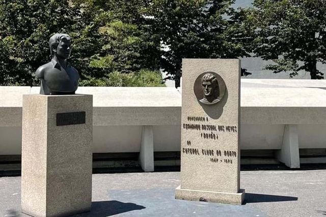 FC Porto: bustos de Pavão e Rui Filipe na Praça do Dragão