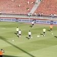 Jogadores do Vitória de Guimarães aquecem antes do jogo em Zurique