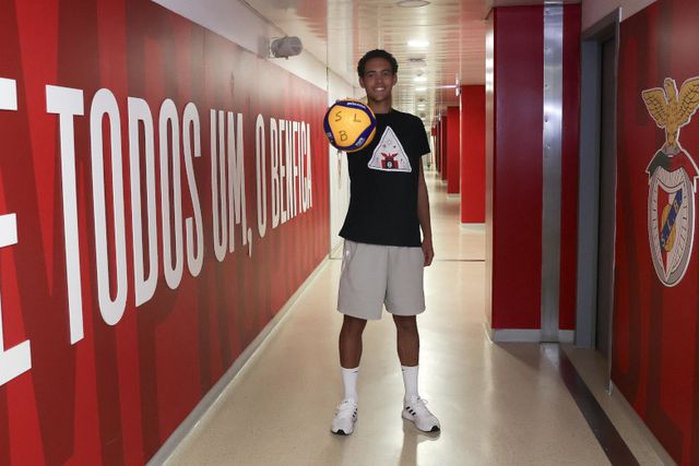 Oficial: Benfica contrata internacional sub-20 português até 2026