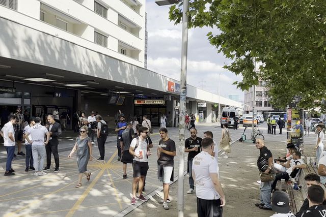 Adeptos do Vitória de Guimarães aquecem em Zurique antes do jogo