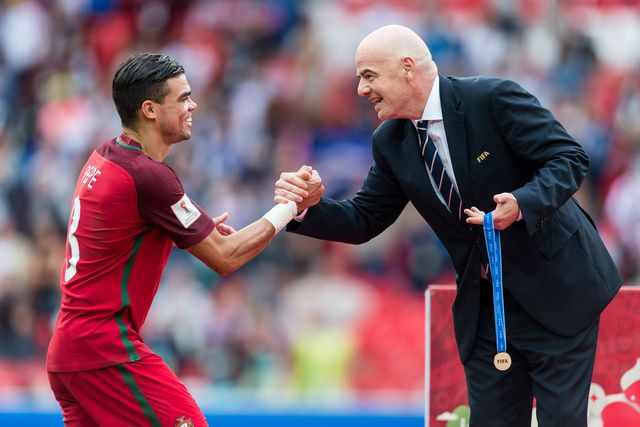 Presidente da FIFA afirma: «Contributo de Pepe para o futebol foi notável»