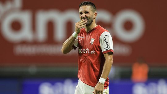 João Moutinho envia mensagem a Pepe: « A carreira fala por si»