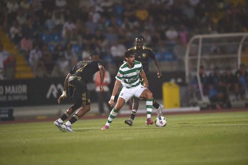 Trincão marcou o primeiro golo em Rio Maior e ainda fez a assistência para o segundo de Hjulmand