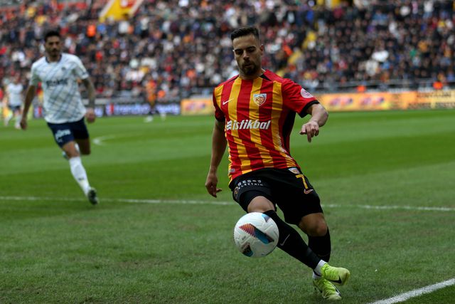 «Valores por Kokçu e Osimhen foram uma loucura, mas é bom para o futebol turco»