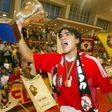Panchito Velázquez com a Supertaça António Livramento conquistada contra o FC Porto, em 2002