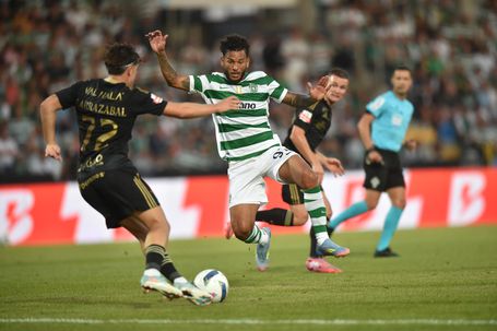 As melhores imagens da primeira parte do Casa Pia-Sporting (fotogaleria)