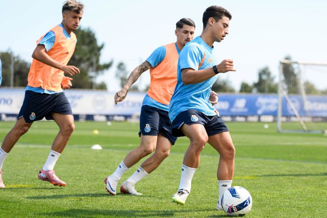 Vasco Sousa em ação no treino matinal dos dragões (Foto: FC Porto)