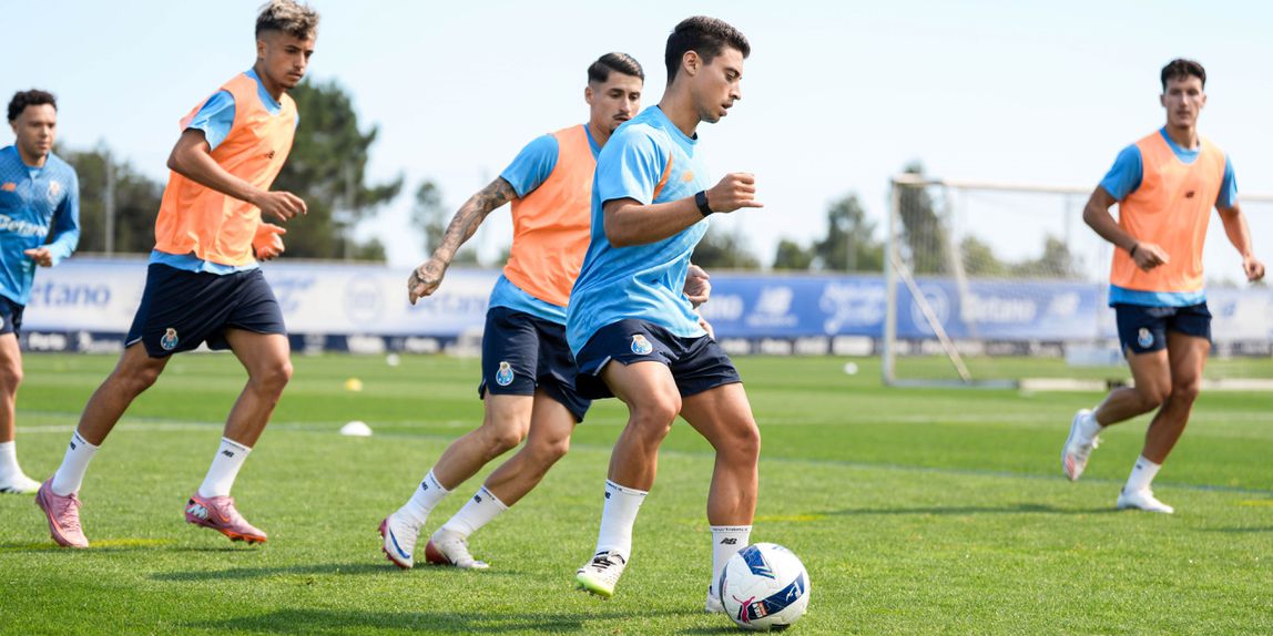 Vasco Sousa em ação no treino matinal dos dragões (Foto: FC Porto)