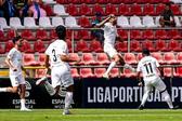 Marcos Paulo foi o autor do primeiro tento da goleada (4-1) imposta pela Académica no terreno do Chaves — Foto: Liga