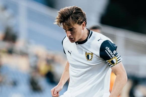 Tom van de Looi foi o capitão do Famalicão no duelo frente ao Estoril, no jogo de abertura da Liga — Foto: Famalicão