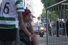 Loucura verde e branca na chegada do Sporting à Reboleira
