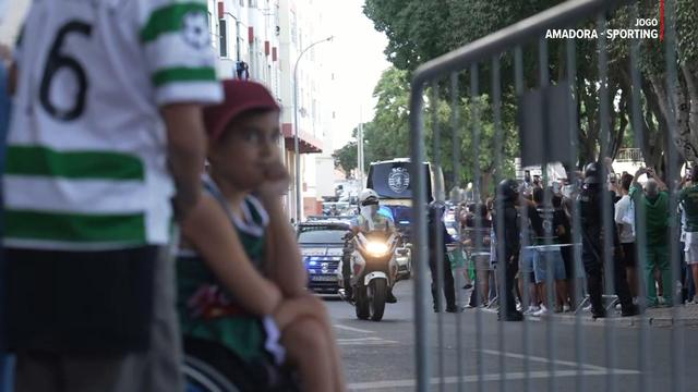 Loucura verde e branca na chegada do Sporting à Reboleira
