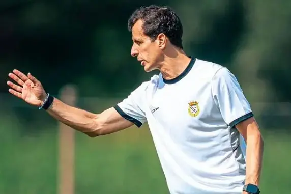Sérgio Ferreira, que trabalhou na formação do FC Porto, diz que o Alverca está pronto para ir ao Dragão — Foto: Alverca