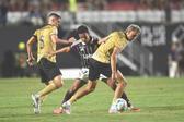 Leandro Antonetti esteve em destaque e apontou o primeiro golo do Estrela da Amadora no empate com o Sporting — Foto: Miguel Nunes