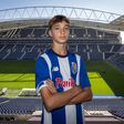 FC Porto: médio contratado ao V. Guimarães assina contrato de formação