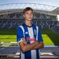 FC Porto: médio contratado ao V. Guimarães assina contrato de formação