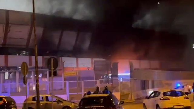 Adeptos do Foggia incendeiam estádio de clube recém-promovido
