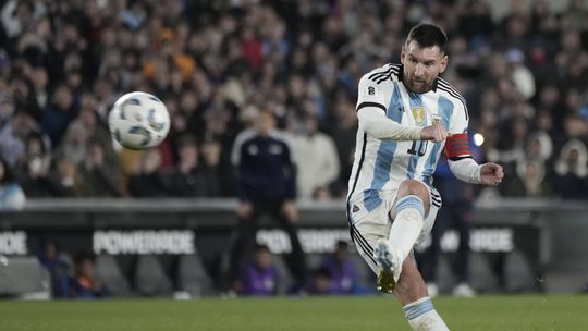 Uma visão rara: Messi substituído durante um jogo da Argentina