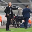 Estreia com derrota para Roberto Mancini