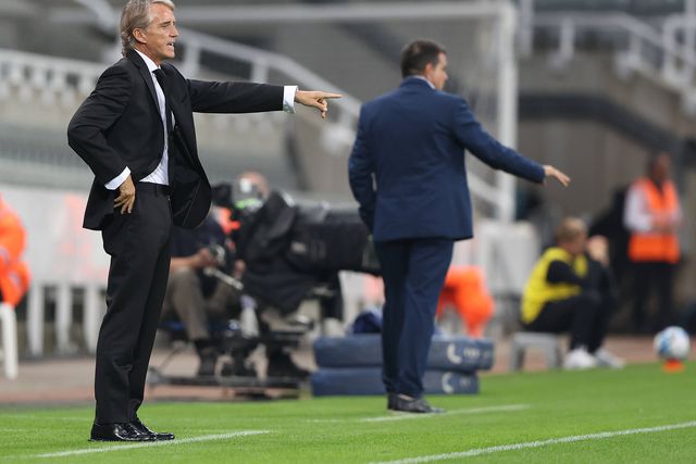 Estreia com derrota para Roberto Mancini