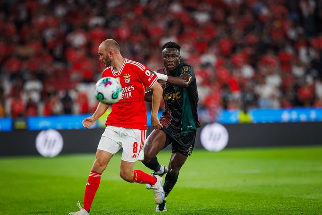 O que João Mário e Aursnes (mesmo a lateral) dão e Roger Schmidt não abdica