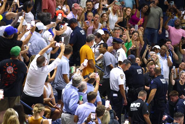 Colou pés ao chão em protesto pelo clima no US Open