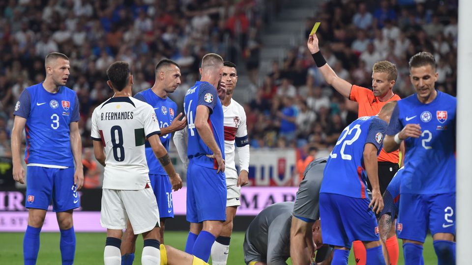 Arrepiante: Ronaldo atinge guarda-redes, vê amarelo e falha jogo com Luxemburgo (fotogaleria)