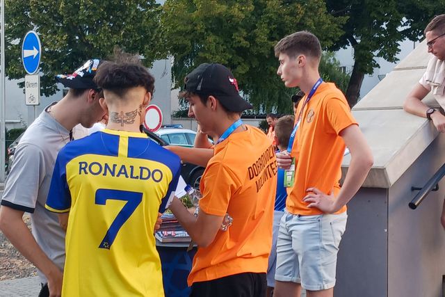 Efeito Ronaldo na Eslováquia: adeptos com camisolas da Seleção e... do Al Nassr (fotogaleria)