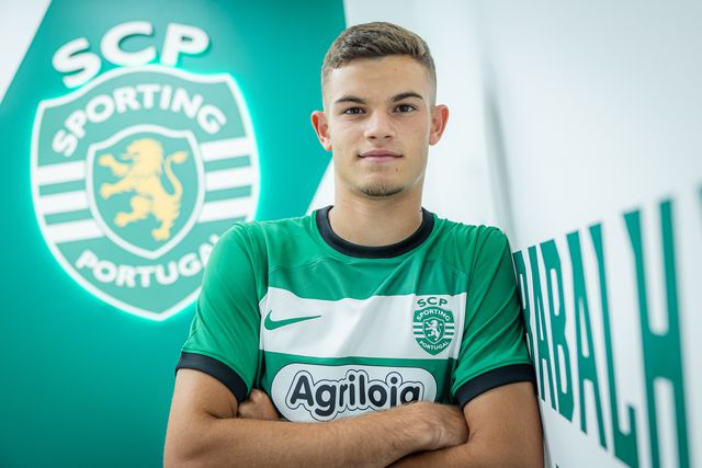 Gabriel Melo assina contrato no Sporting: «Gyokeres é exemplo a seguir»