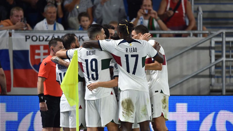 Portugal vence Eslováquia com golo do aniversariante Bruno Fernandes