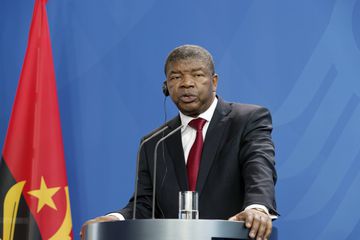 Presidente de Angola alerta Federação: «Não matem o Girabola e o futebol»